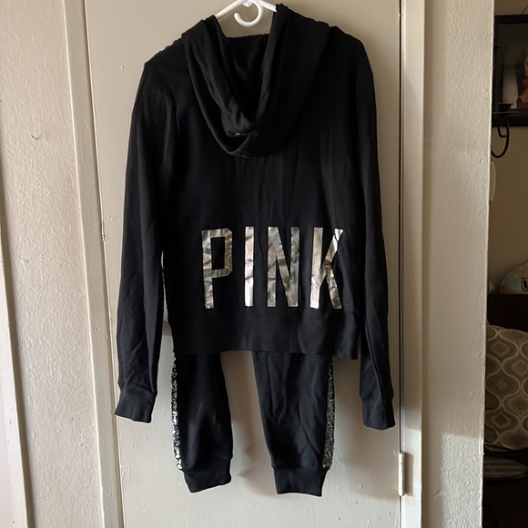 VS Pink Black Set with Sequins 🌹🌹 - Picture 4 of 13